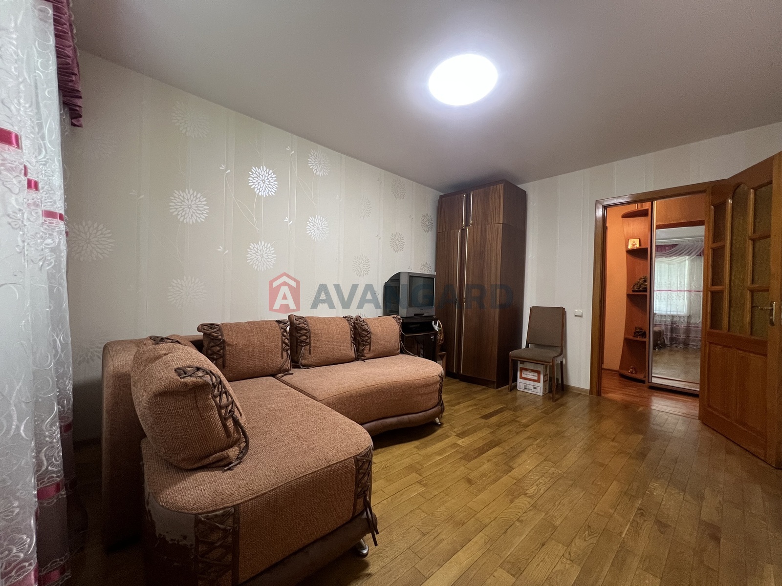 2 ��. ��������, 49/-/84 ��. �., 3/9 ������ ���� 10