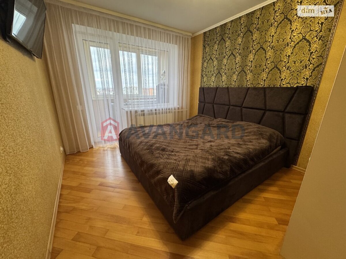 3 ����. ��������, 64/33/8 ��. �., 9/9 ���� ���� 14