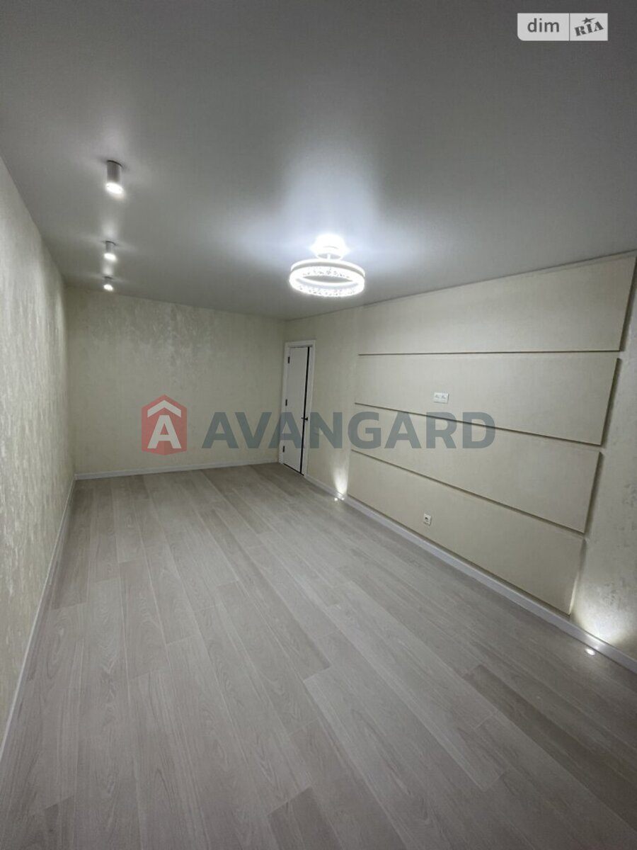 1 ����. ��������, 43/17/10 ��. �., 4/9 ���� ���� 5