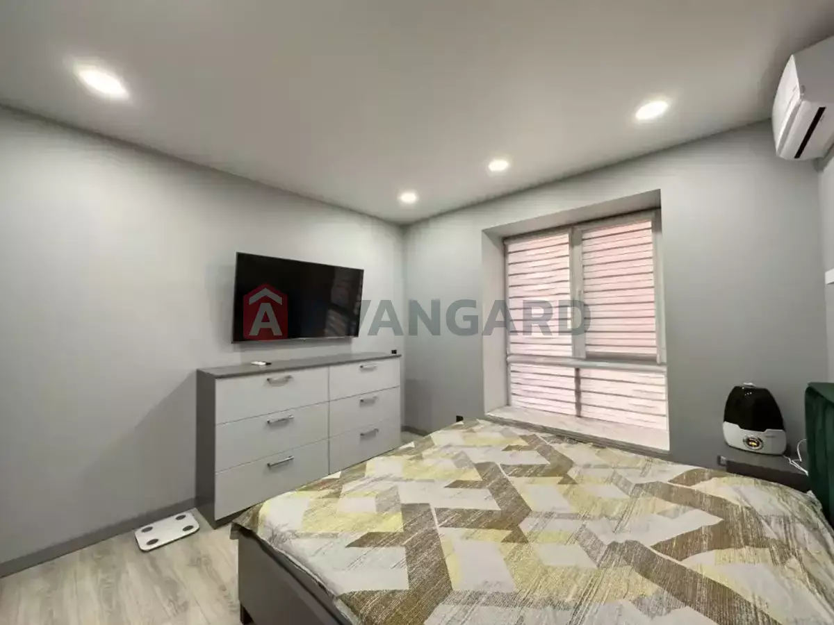 2 ��. ��������, 60/40/20 ��. �., 9/12 ������ ���� 8