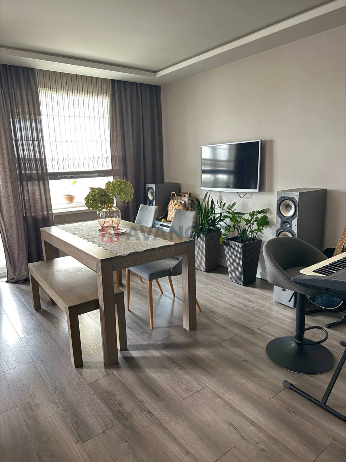 3 . , 70,6/-/8 . ., 9/9   3