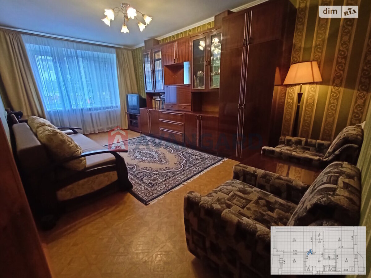 3 ��. ��������, 66/40/8 ��. �., 1/5 ������ ���� 10