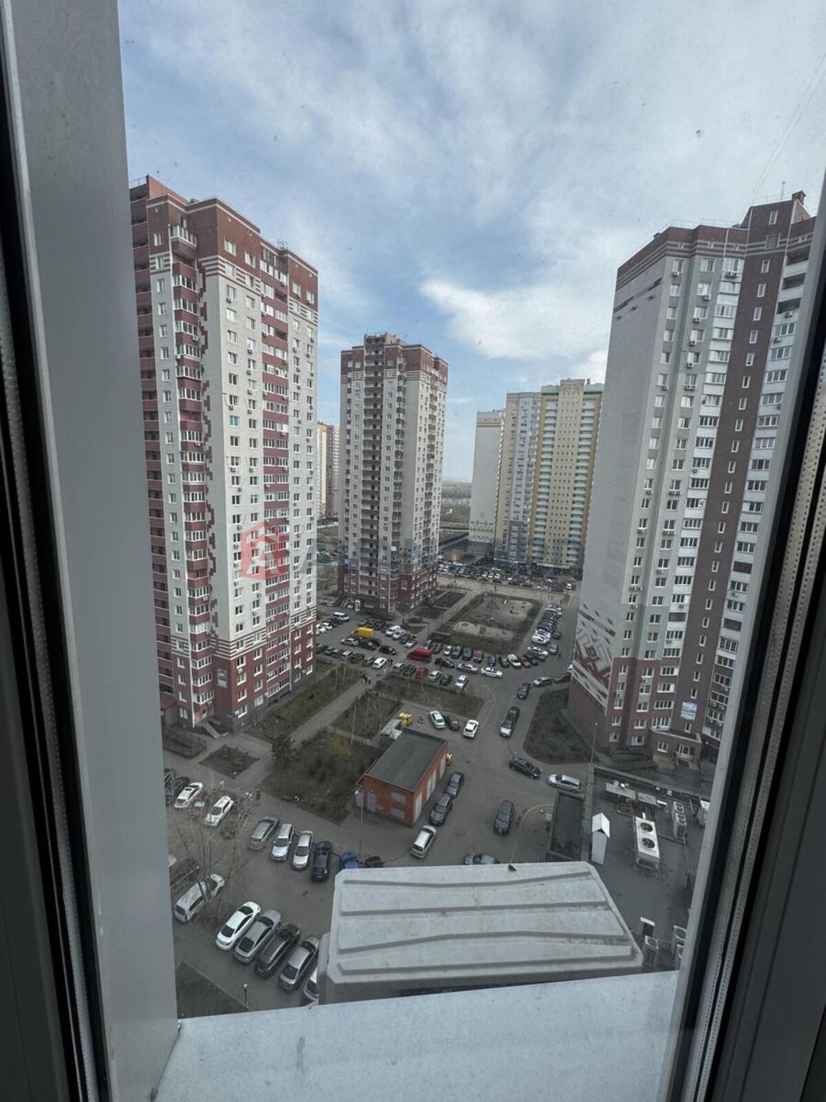 3 ����. ��������, 82/42/12 ��. �., 15/25 ���� ���� 5