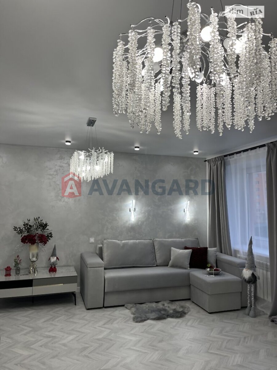 3 ��. ��������, 80,8/49,5/28.8 ��. �., 2/8 ������ ���� 6