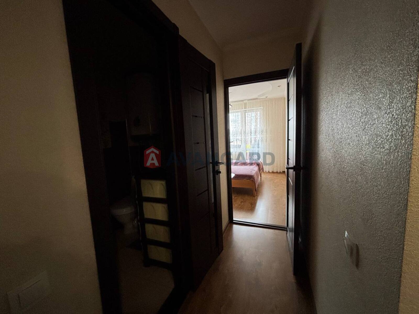 3 ��. ��������, 65/-/- ��. �., 8/10 ������ ���� 11