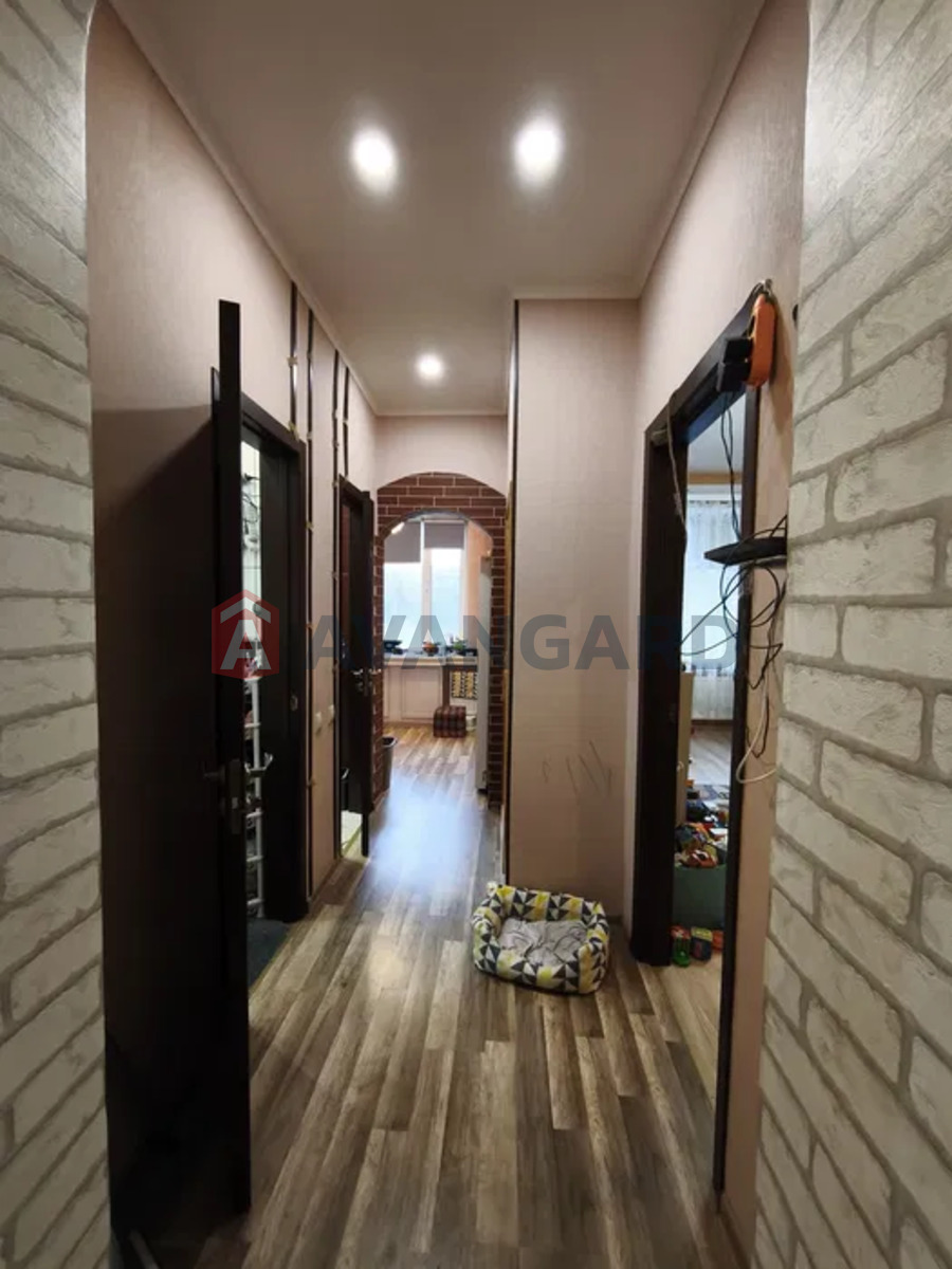 4 ��. ��������, 95/-/9 ��. �., 3/5 ������ ���� 22