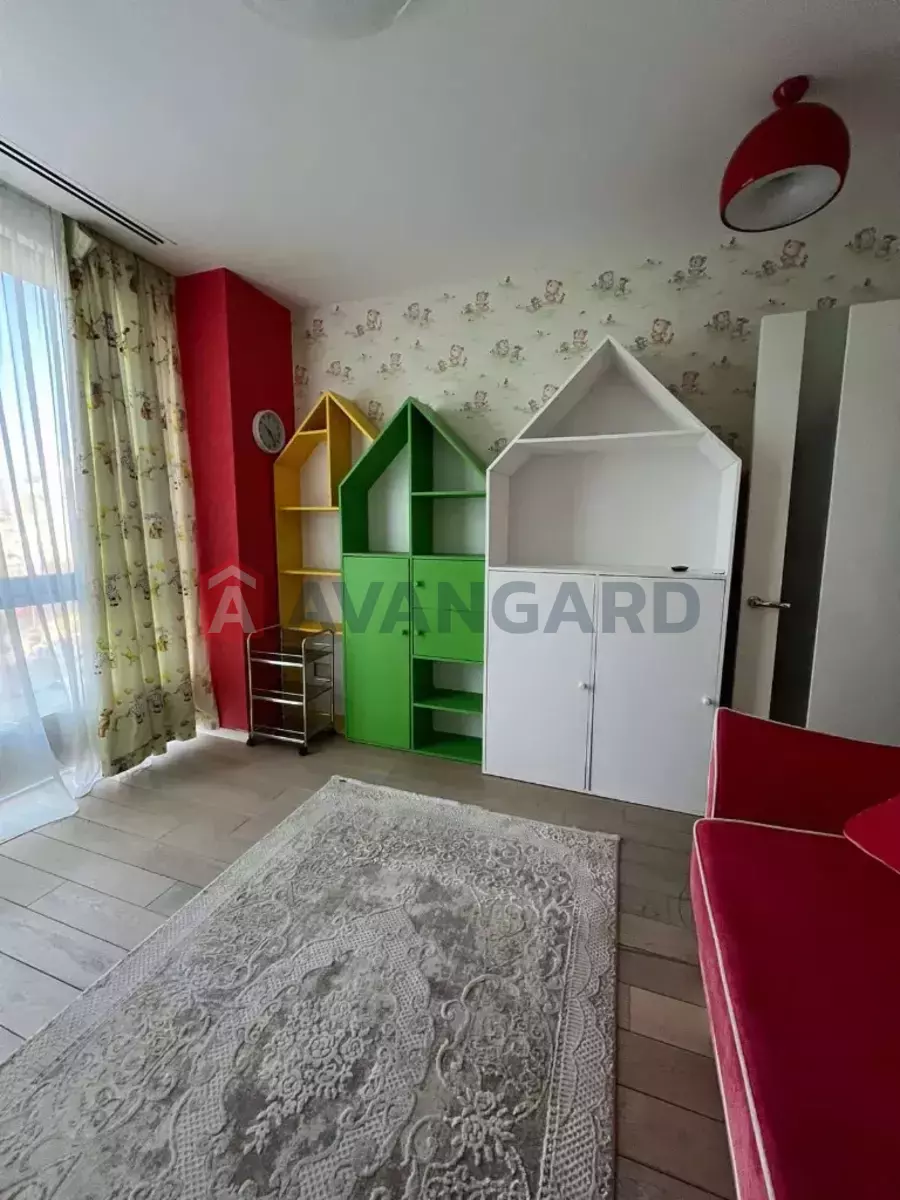4 ��. ��������, 150/-/- ��. �., 5/7 ������ ���� 8