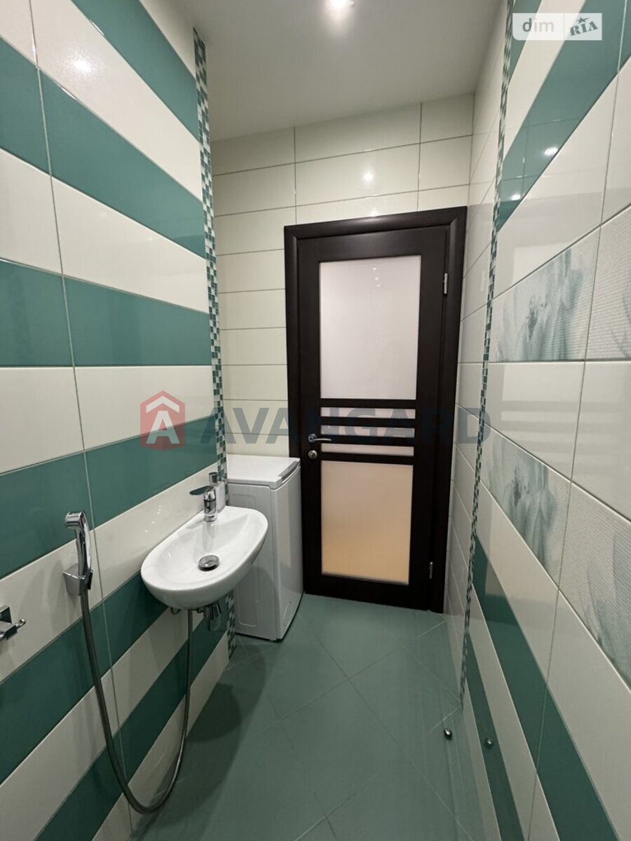 3 ��. ��������, 83/46/16 ��. �., 3/9 ������ ���� 13