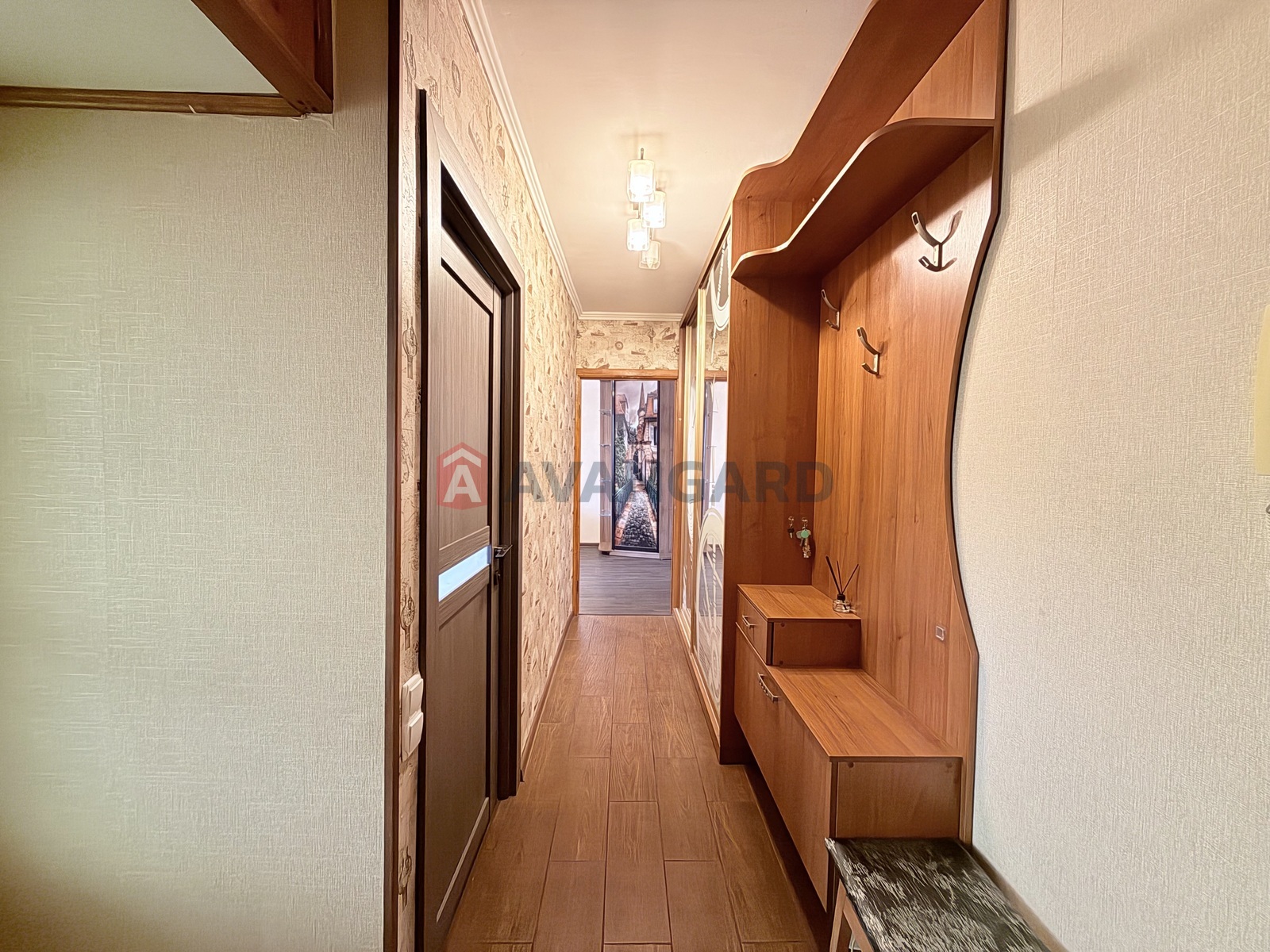 3 ����. ��������, 69,8/-/9,5 ��. �., 6/9 ���� ���� 10