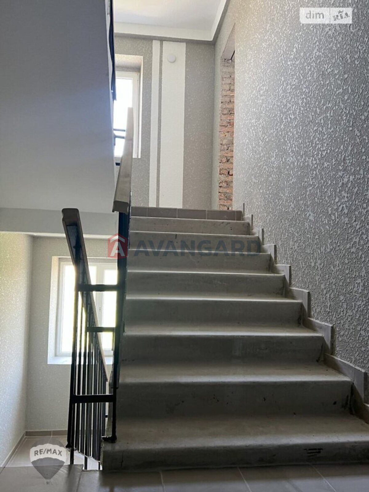 3 ��. ��������, 84/-/- ��. �., 10/10 ������ ���� 8