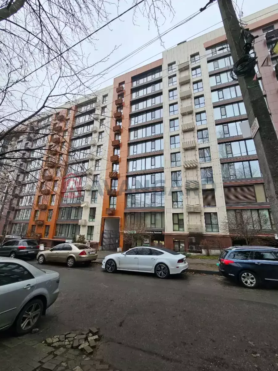 3 ��. ��������, 107/73/18 ��. �., 10/10 ������ ���� 2