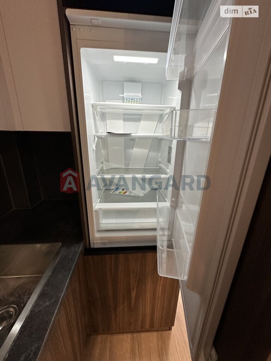 1 ��. ��������, 44/-/18 ��. �., 9/9 ������ ���� 8