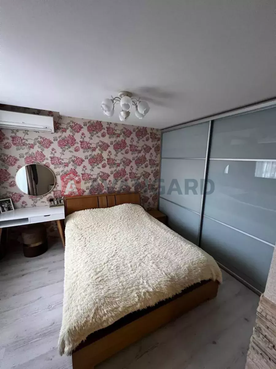 3 ����. ��������, 80/-/11 ��. �., 8/12 ���� ���� 5