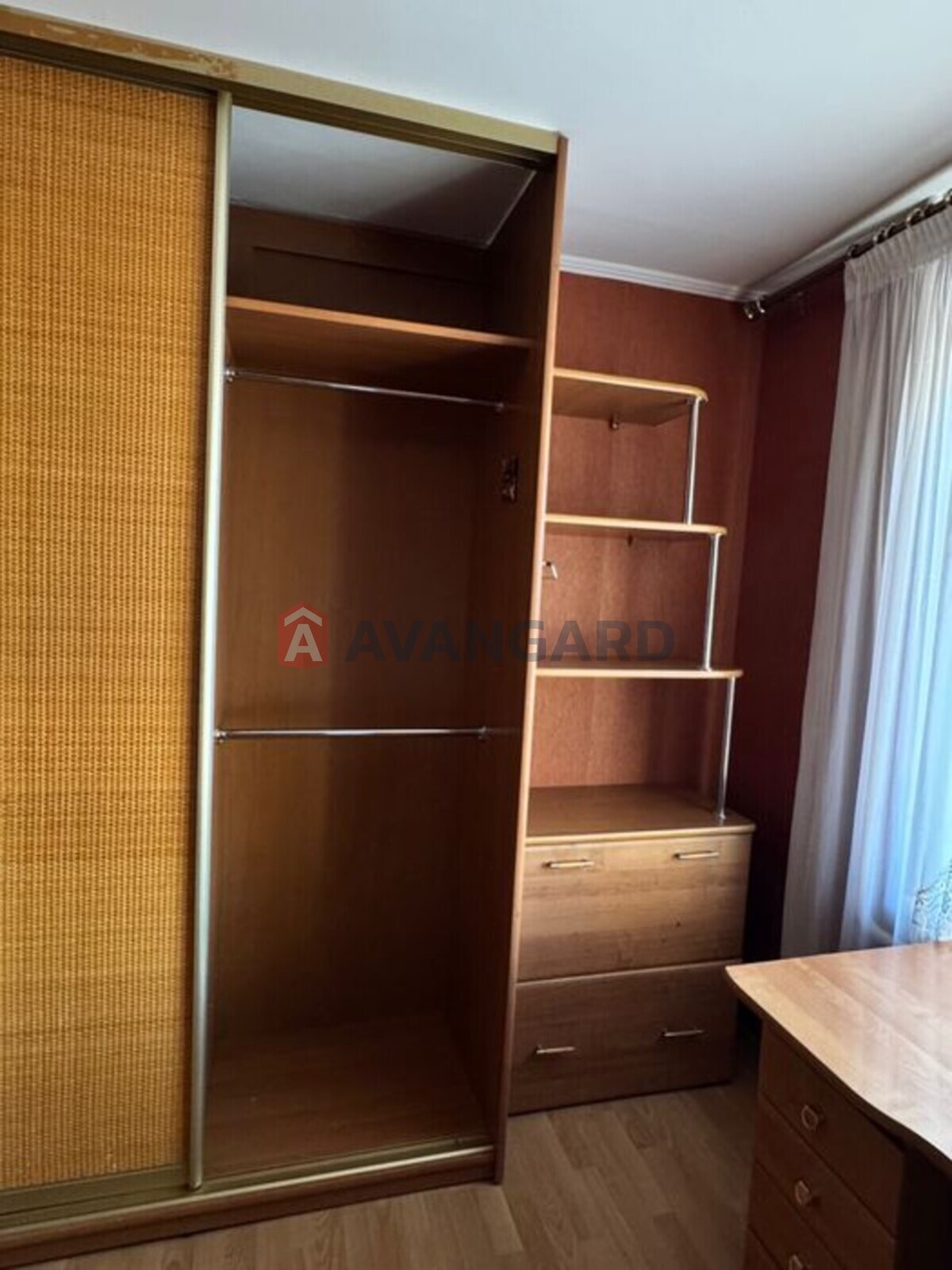 3 ��. ��������, 72/-/8 ��. �., 7/10 ������ ���� 18