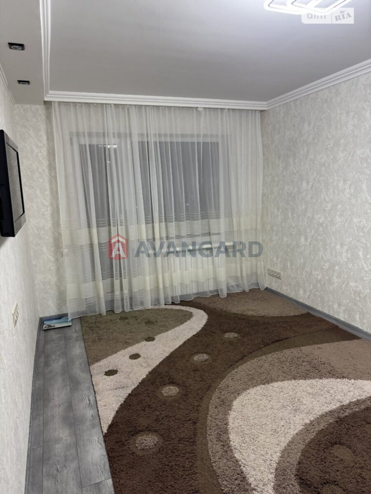 3 ��. ��������, 68/42/8 ��. �., 4/9 ������ ���� 14