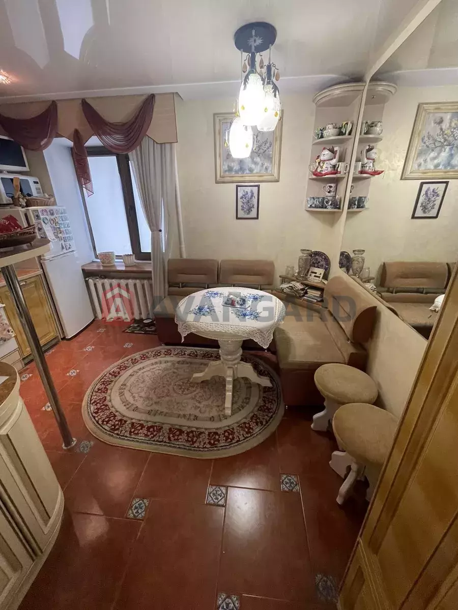 4 ��. ��������, 121/-/10 ��. �., 17/20 ������ ���� 3