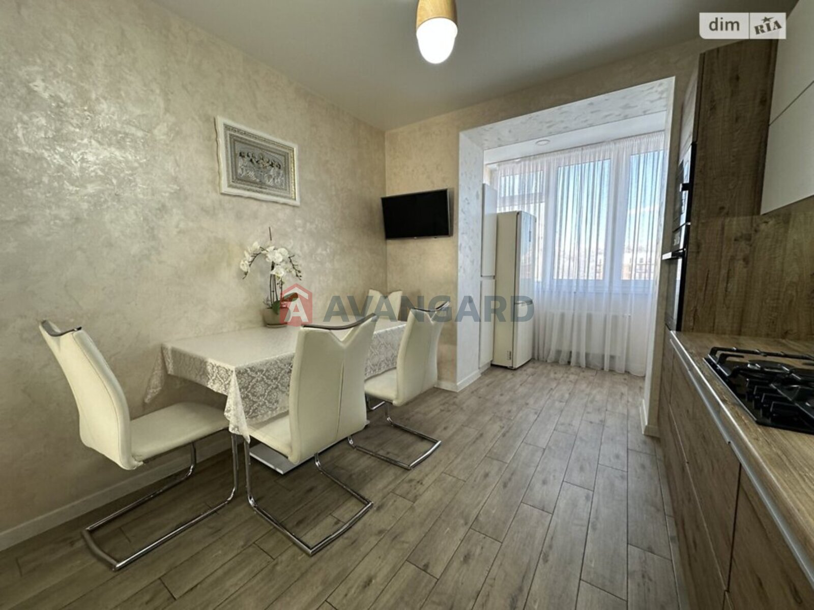 3 ��. ��������, 96/58/16 ��. �., 10/11 ������ ���� 20