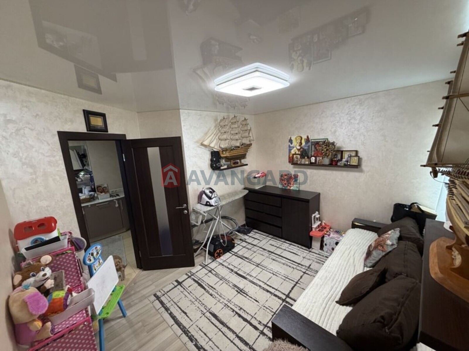 1 ��. ��������, 54/-/12 ��. �., 5/10 ������ ���� 4