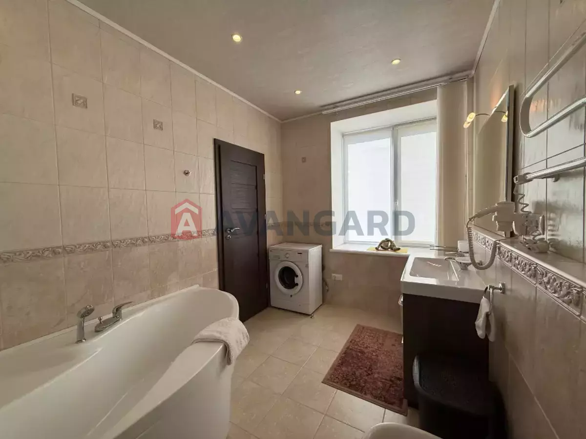 4 ��. ��������, 168/105/13 ��. �., 7/10 ������ ���� 18