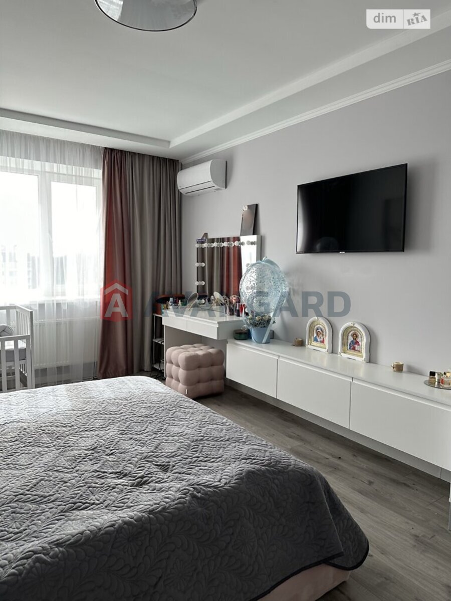 3 ��. ��������, 103/56/13 ��. �., 8/9 ������ ���� 16