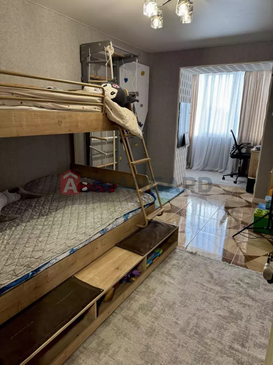 3 ��. ��������, 85/-/25 ��. �., 9/10 ������ ���� 11