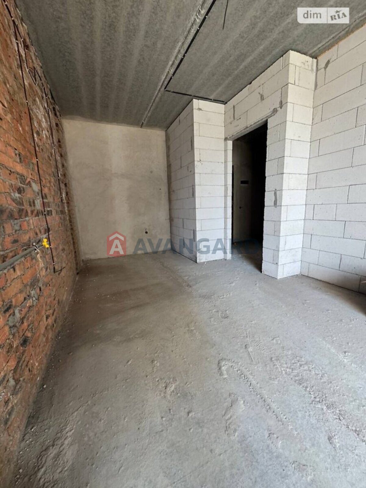 2 ��. ��������, 68/34/20 ��. �., 3/10 ������ ���� 12