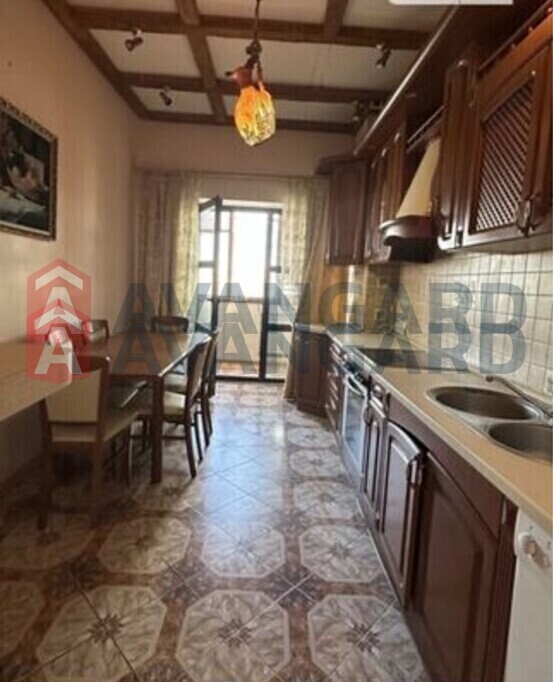 3 ����. ��������, 109/-/14 ��. �., 6/8 ���� ���� 8