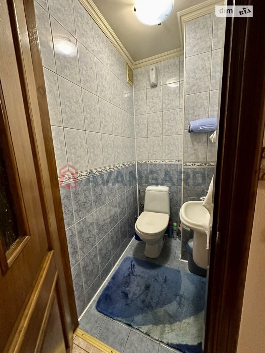 6 ��. ��������, 230/-/19 ��. �., 1/3 ������ ���� 19
