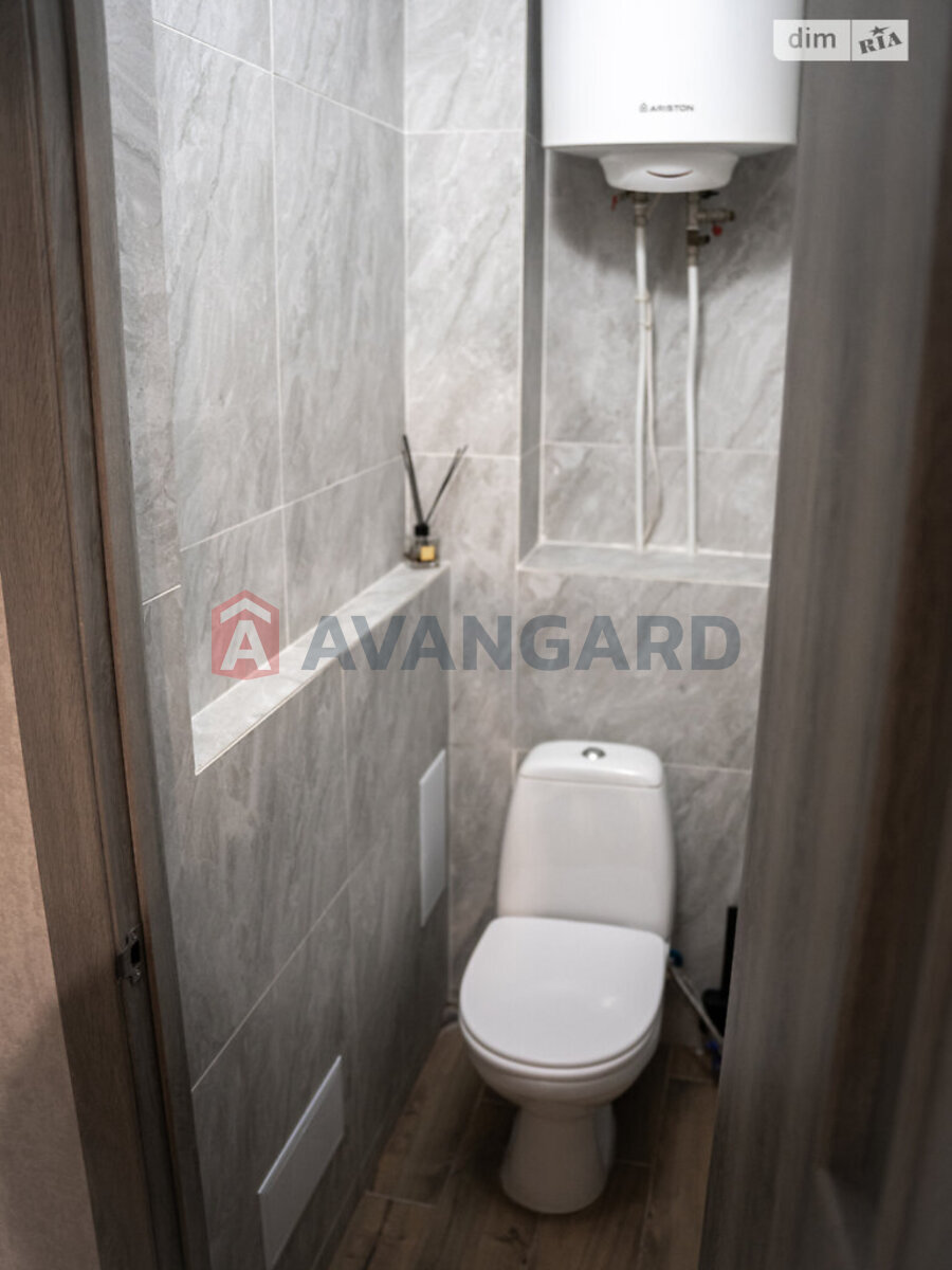 3 ��. ��������, 64/38/8 ��. �., 2/9 ������ ���� 8