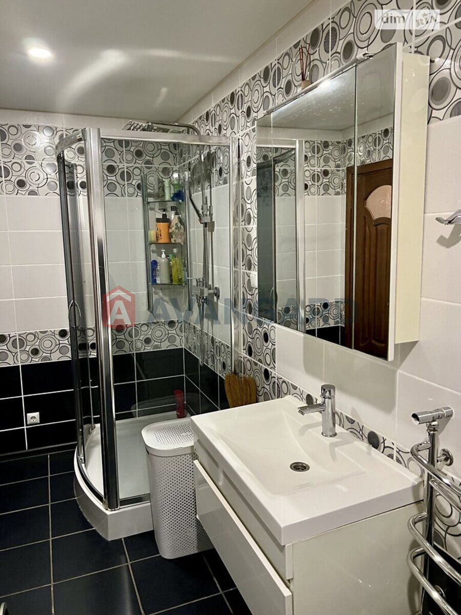 3 ����. ��������, 110/45/18 ��. �., 4/5 ���� ���� 8