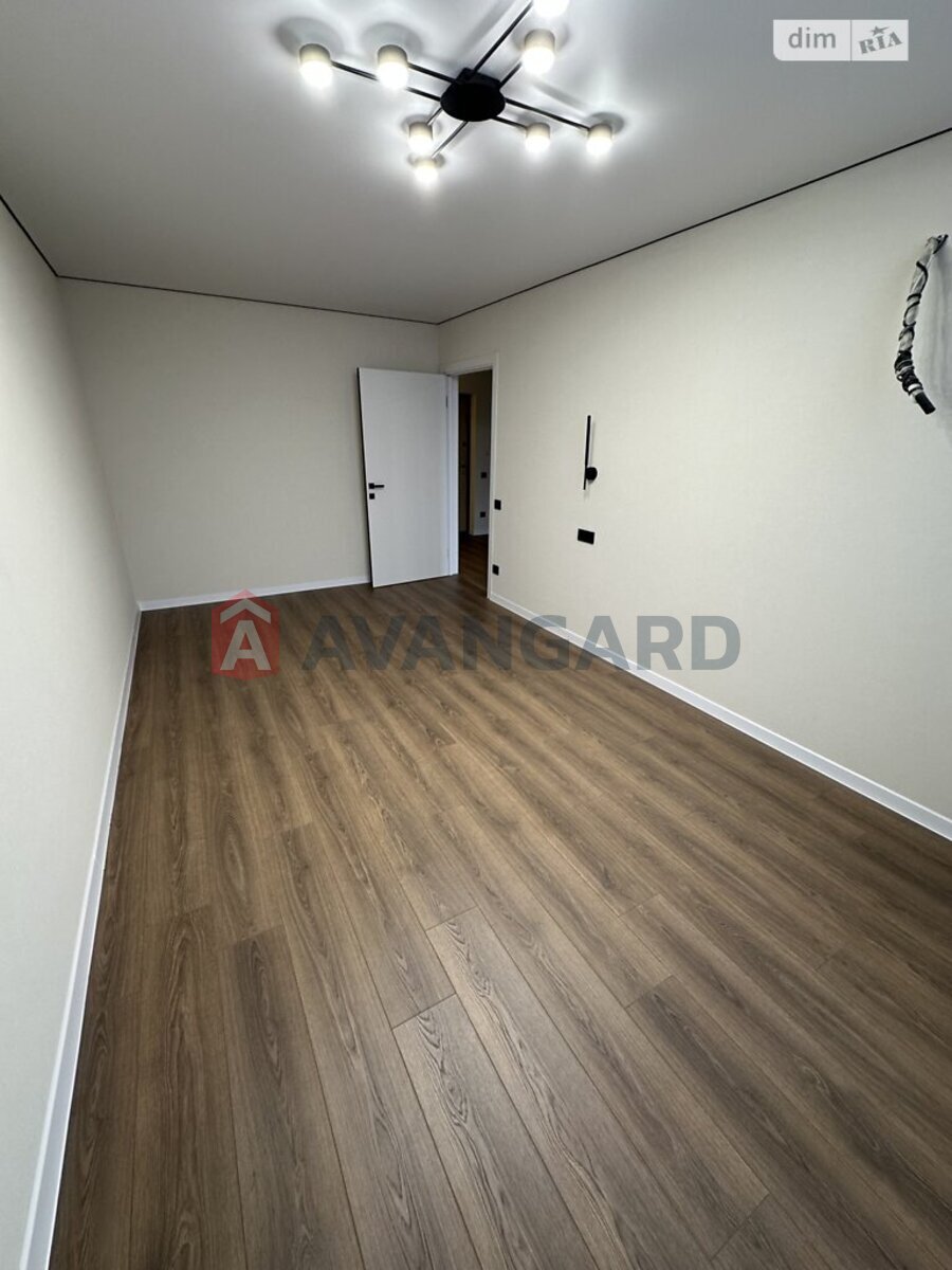 1 ��. ��������, 44/-/18 ��. �., 9/9 ������ ���� 12