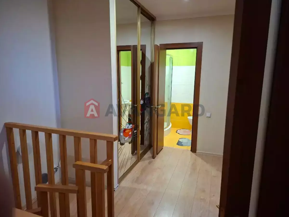 5 ��. ��������, 140/-/- ��. �., 1/3 ������ ���� 13