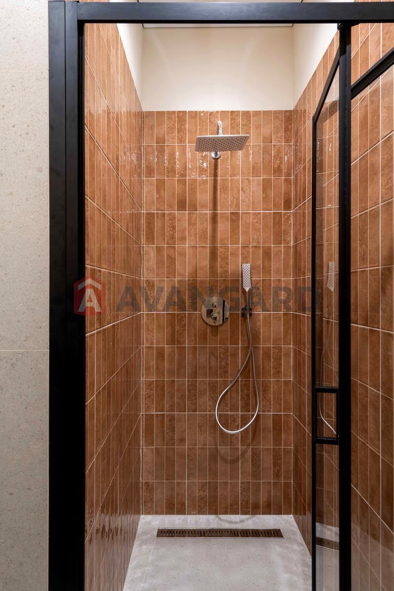 1 ��. ��������, 40 / 11 / 18 ��. �., 9/9 ������ ���� 13