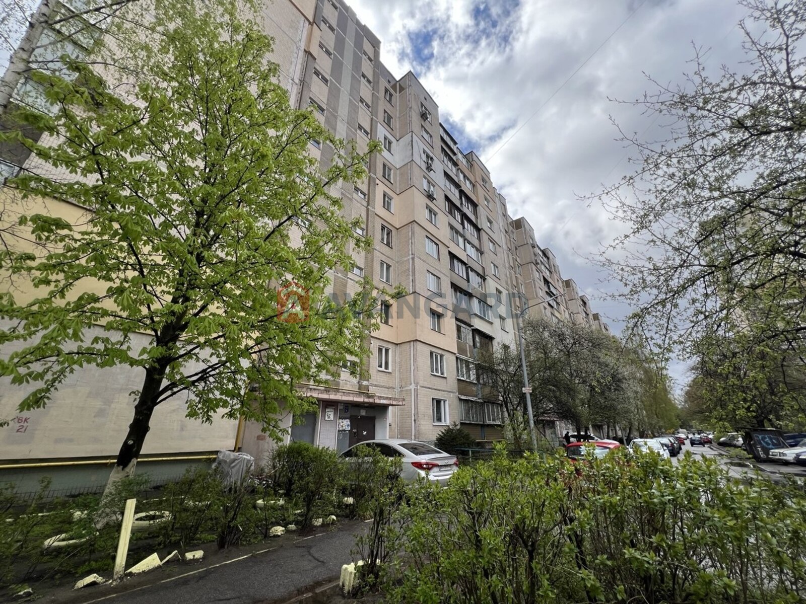 2 ����. ��������, 51.7/30.9/8 ��. �., 10/10 ���� ���� 15