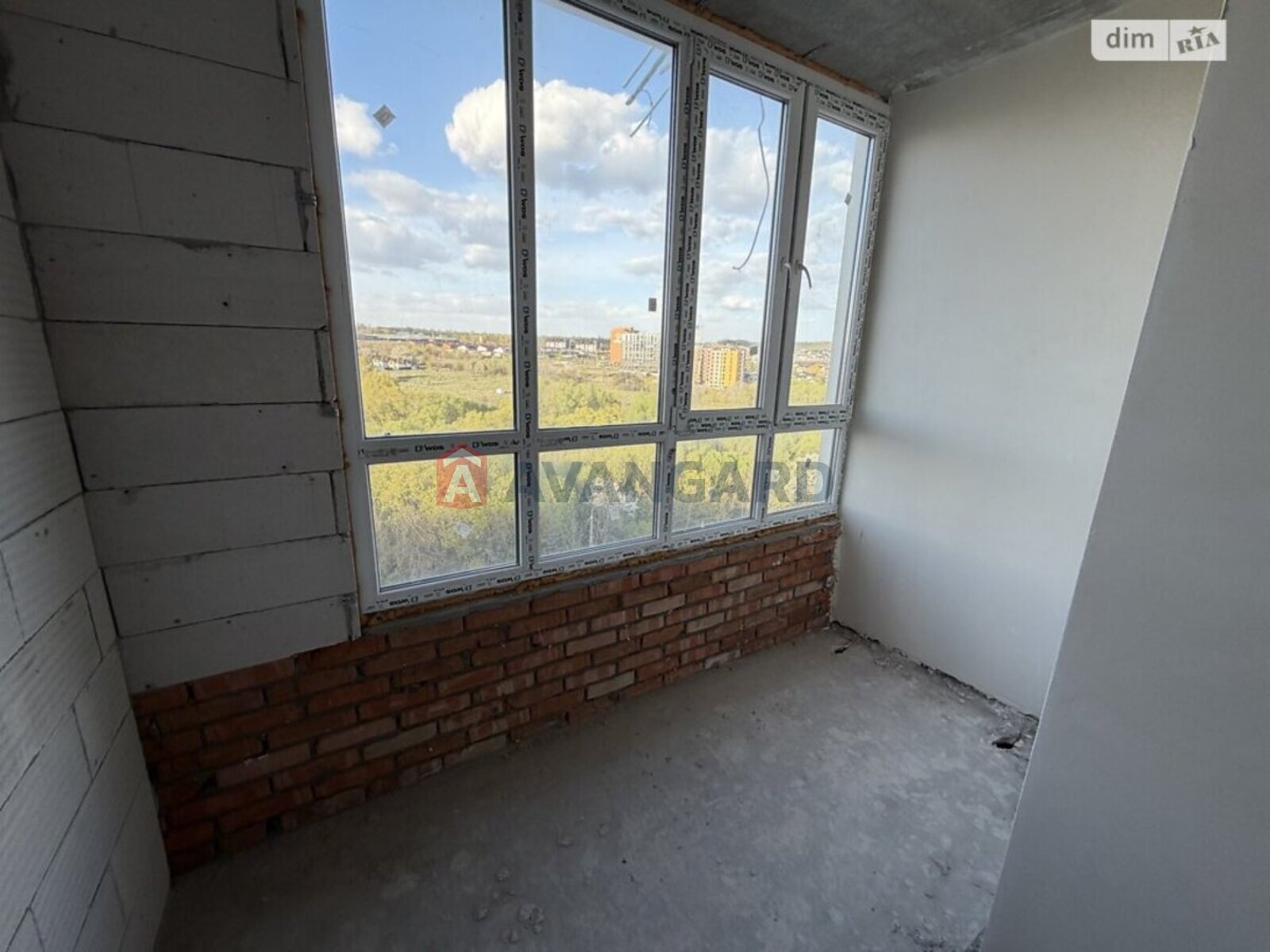 3 ��. ��������, 83/54/14 ��. �., 8/11 ������ ���� 4