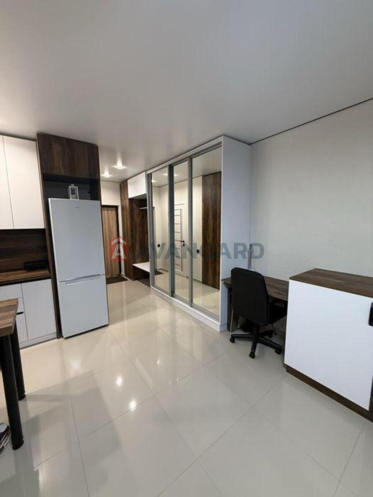 1 ��. ��������, 33/-/9 ��. �., 5/5 ������ ���� 4