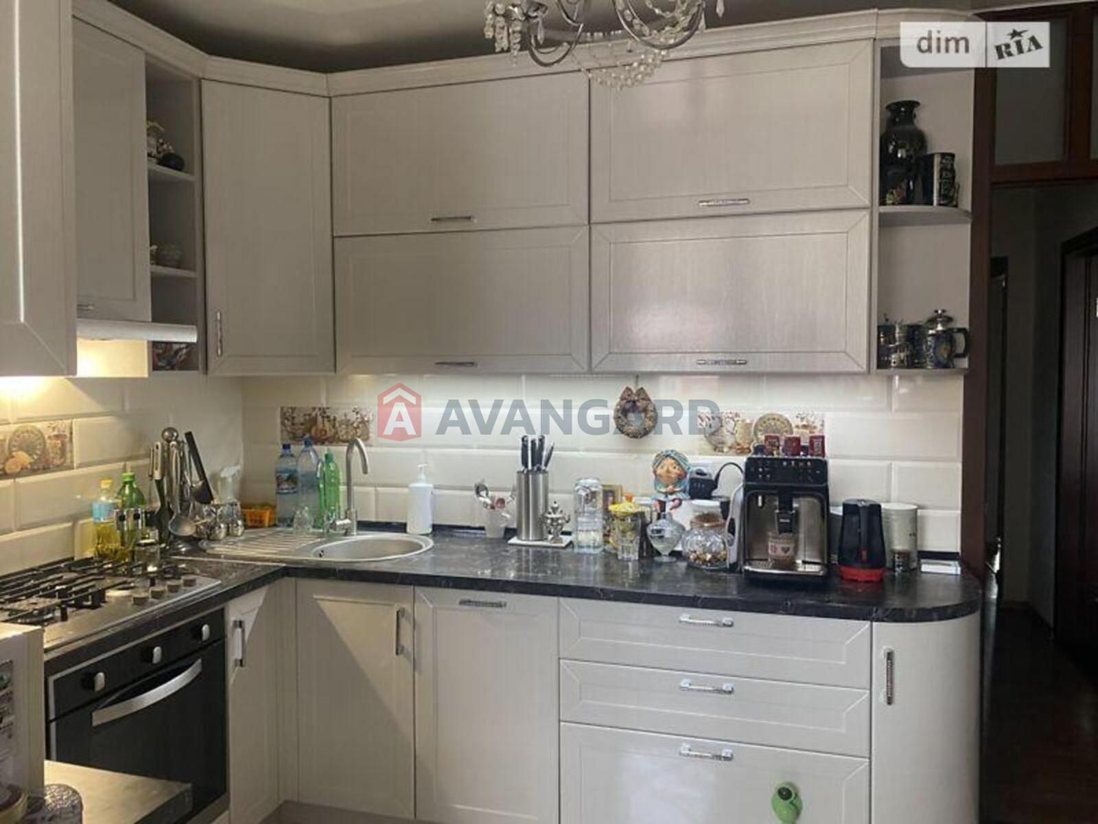 3 ��. ��������, 78/40/8 ��. �., 9/10 ������ ���� 19