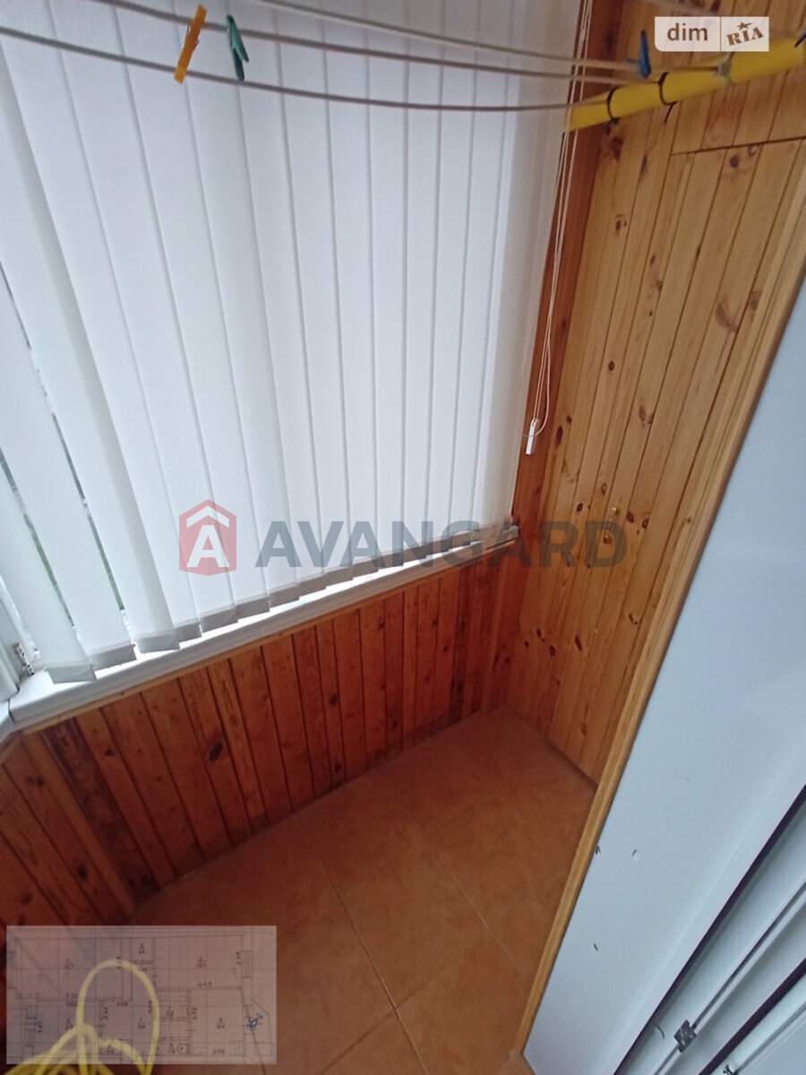 3 ��. ��������, 66/40/8 ��. �., 1/5 ������ ���� 24