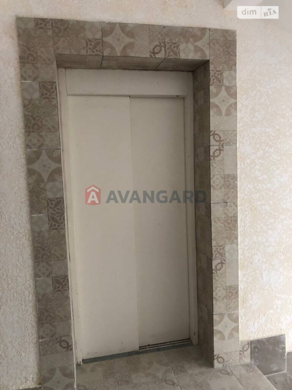 1 ��. ��������, 33/15/7 ��. �., 5/9 ������ ���� 10