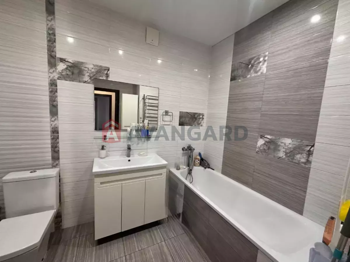 3 ��. ��������, 77/43/10 ��. �., 2/4 ������ ���� 15