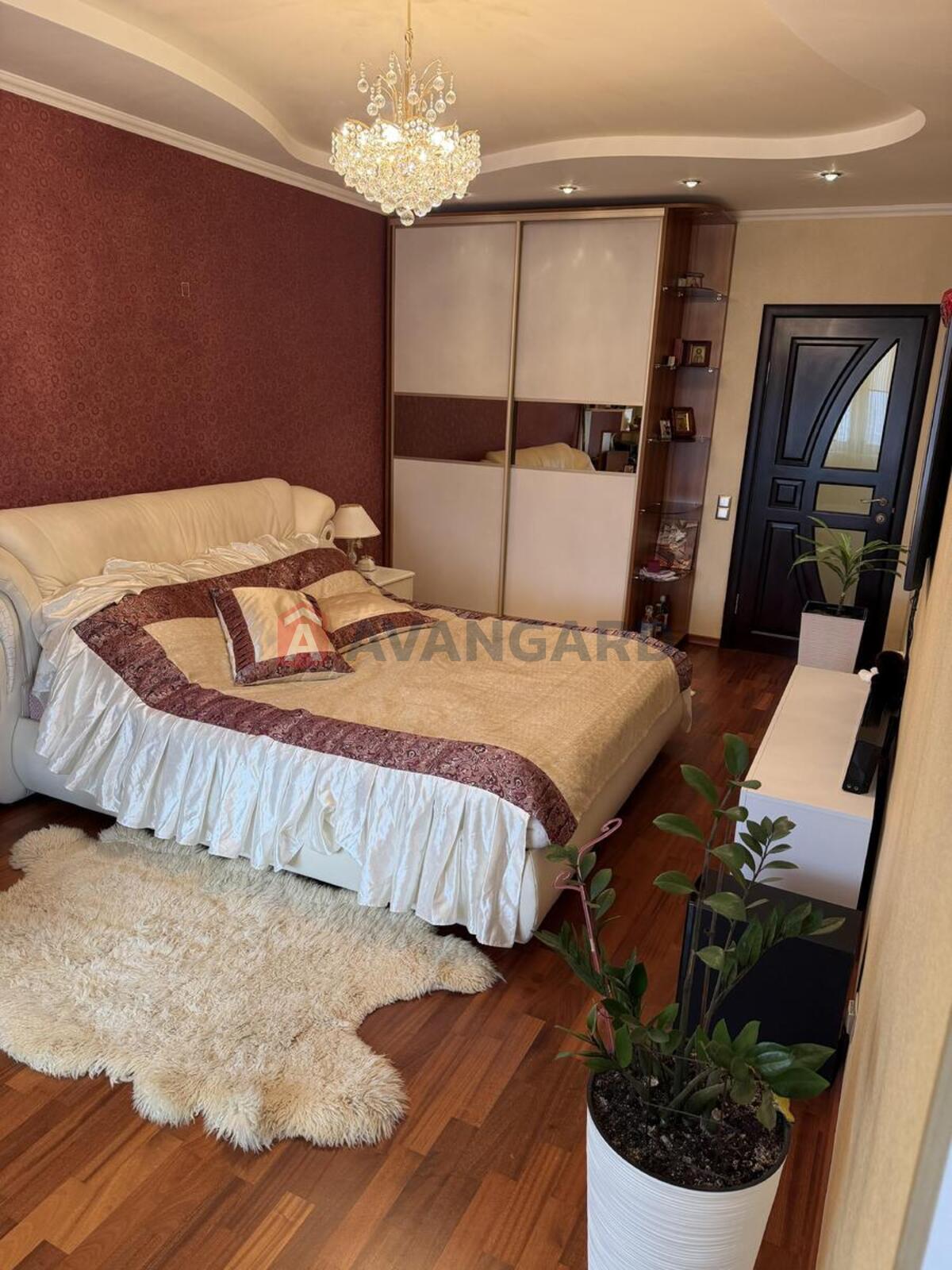 2 ��. ��������, 85/42/17 ��. �., 14/23 ������ ���� 10