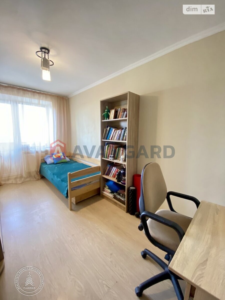 4 ��. ��������, 76/-/10 ��. �., 9/9 ������ ���� 10