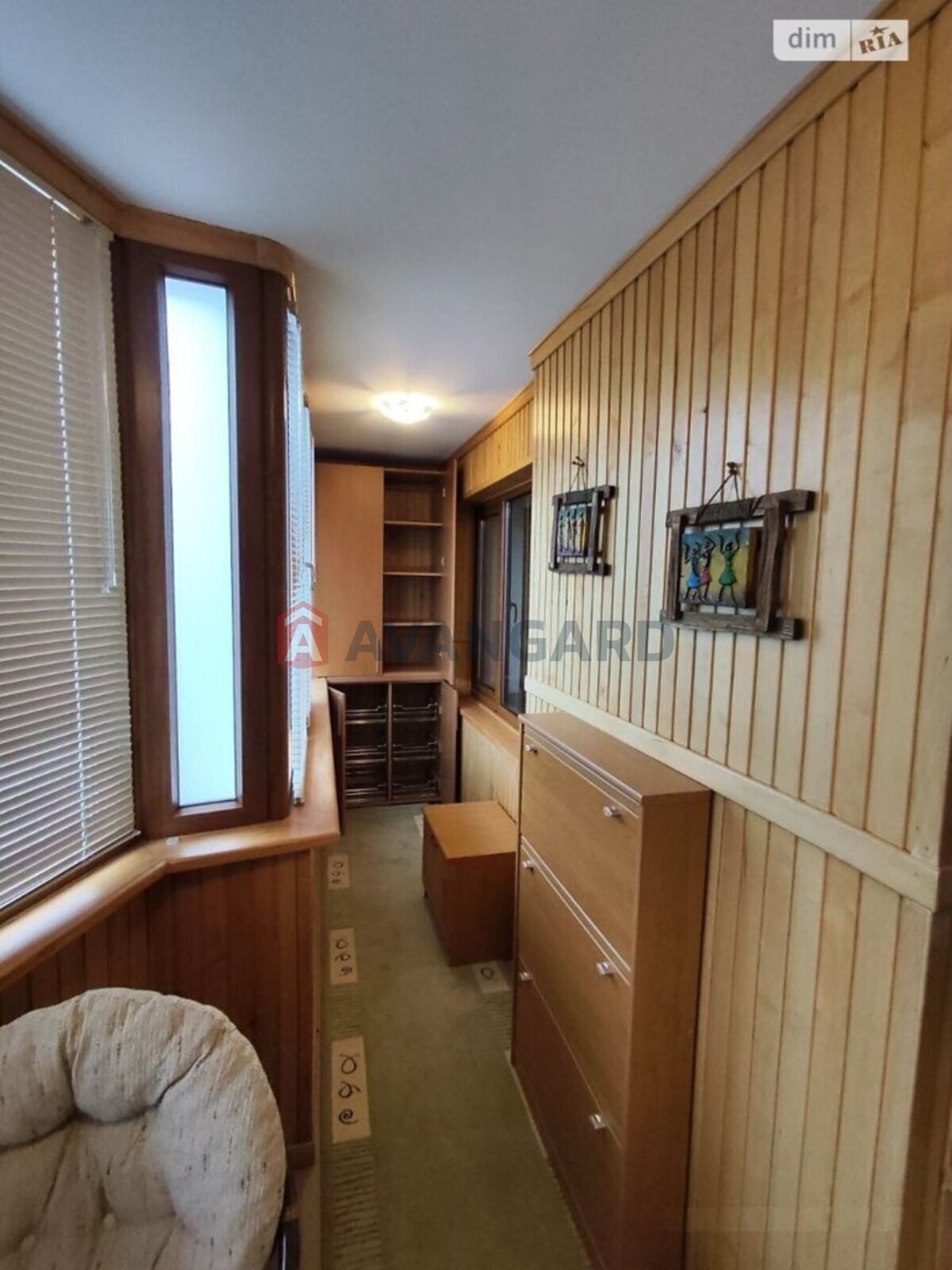 3 ��. ��������, 120/-/- ��. �., 4/10 ������ ���� 4