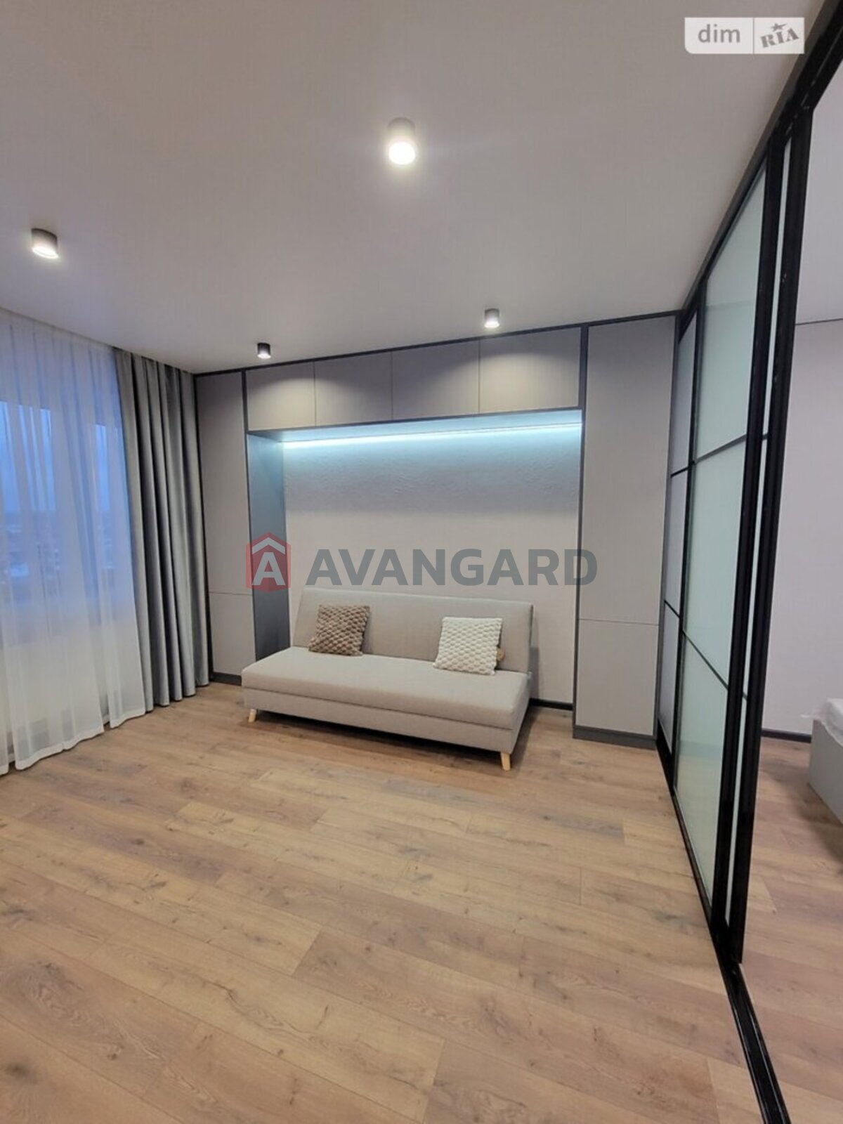 1 ��. ��������, 48/17/22 ��. �., 10/10 ������ ���� 4