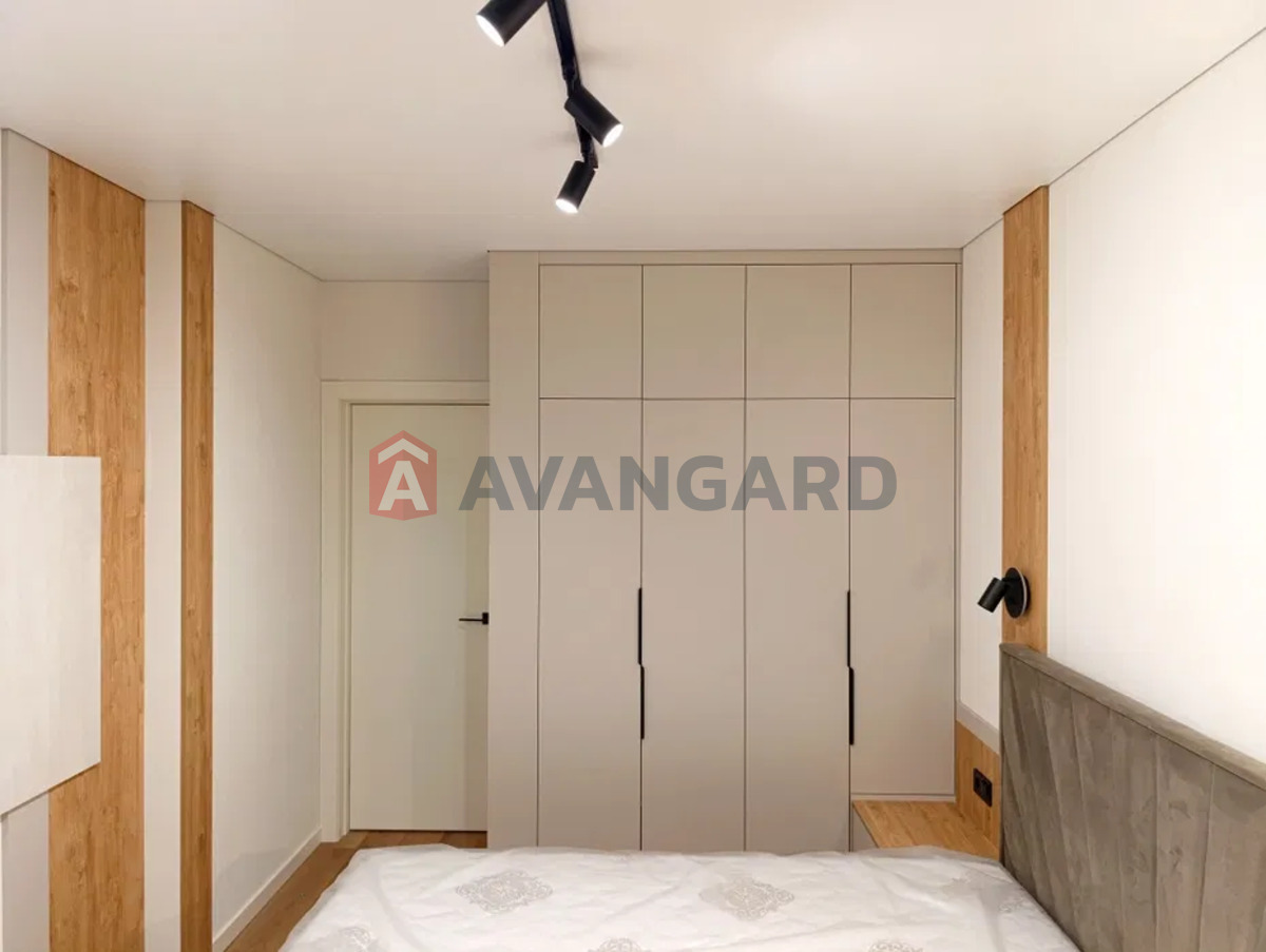 1 ��. ��������, 42/-/18 ��. �., 16/25 ������ ���� 16