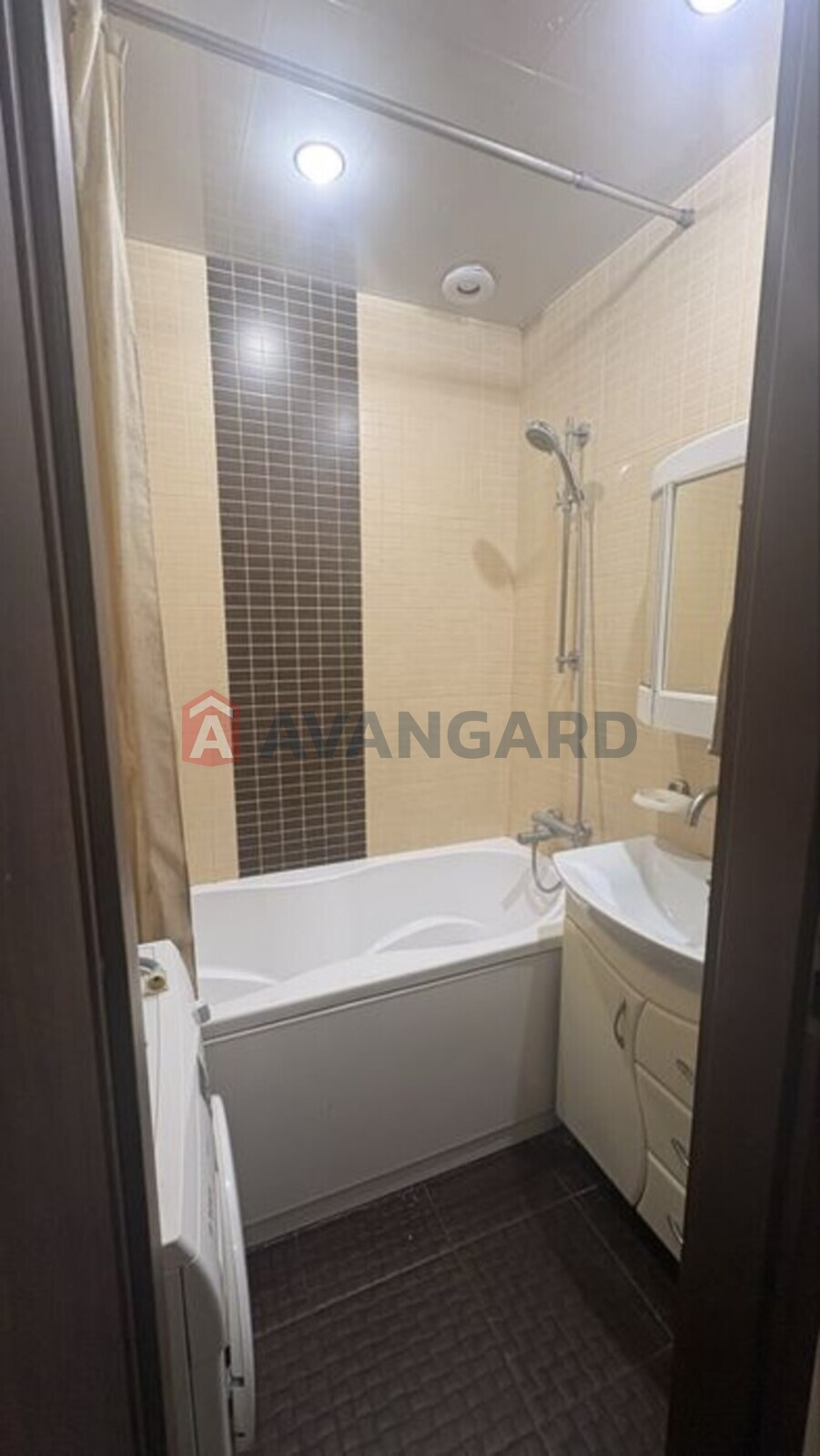 3 ��. ��������, 80/-/18 ��. �., 7/10 ������ ���� 9