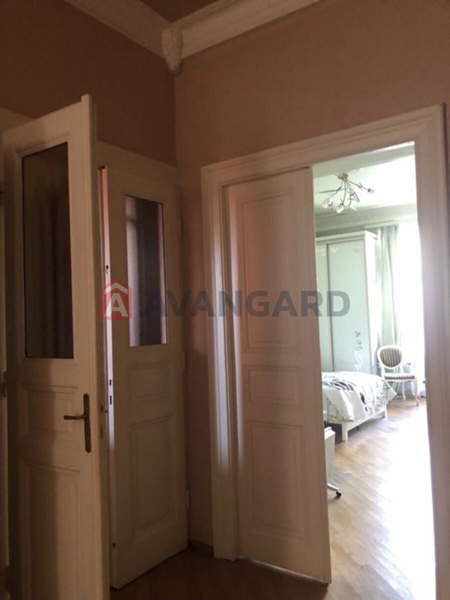 3 ��. ��������, 102/-/12 ��. �., 4/5 ������ ���� 19