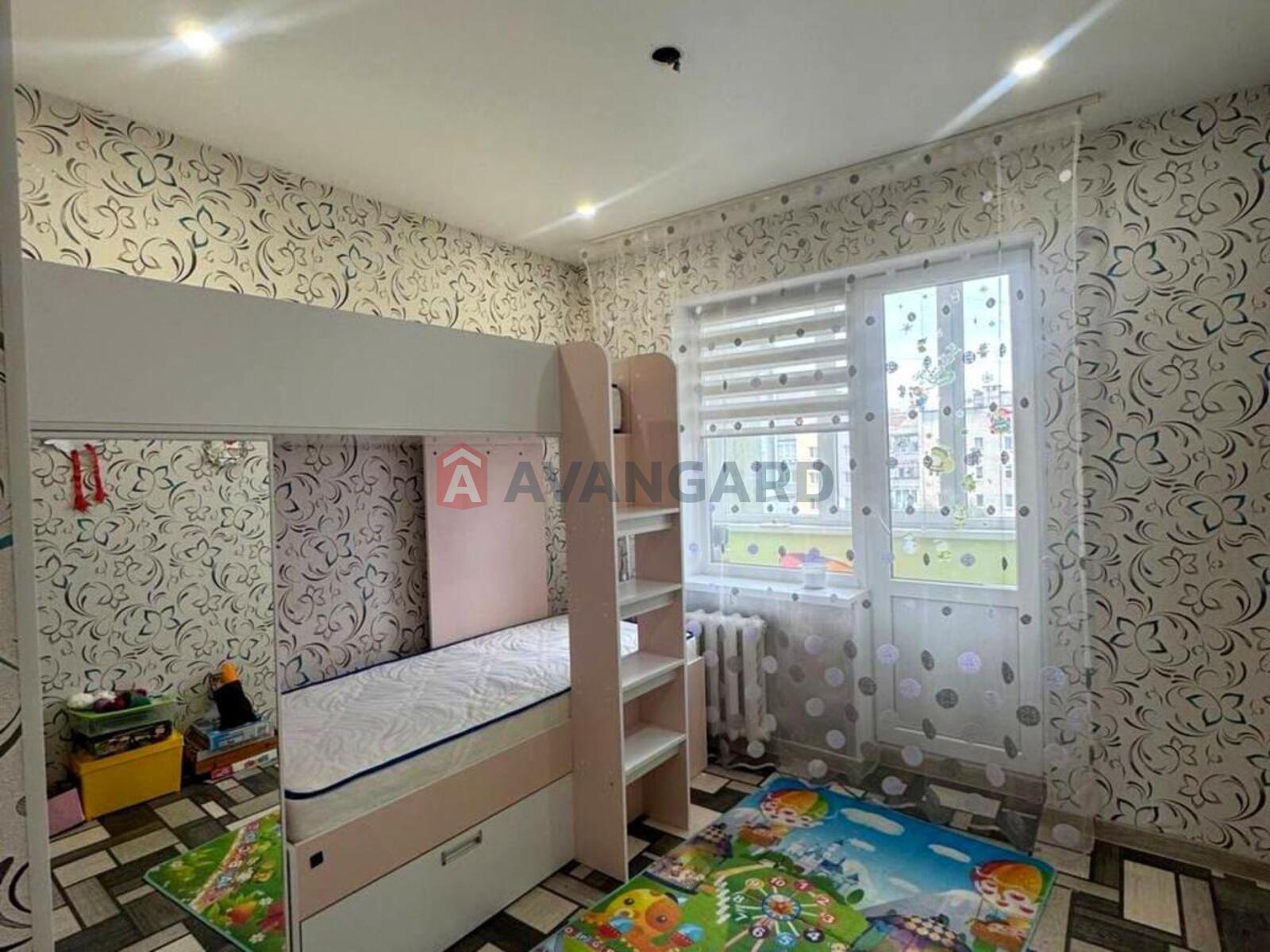 3 ��. ��������, 65/38/8 ��. �., 9/9 ������ ���� 12