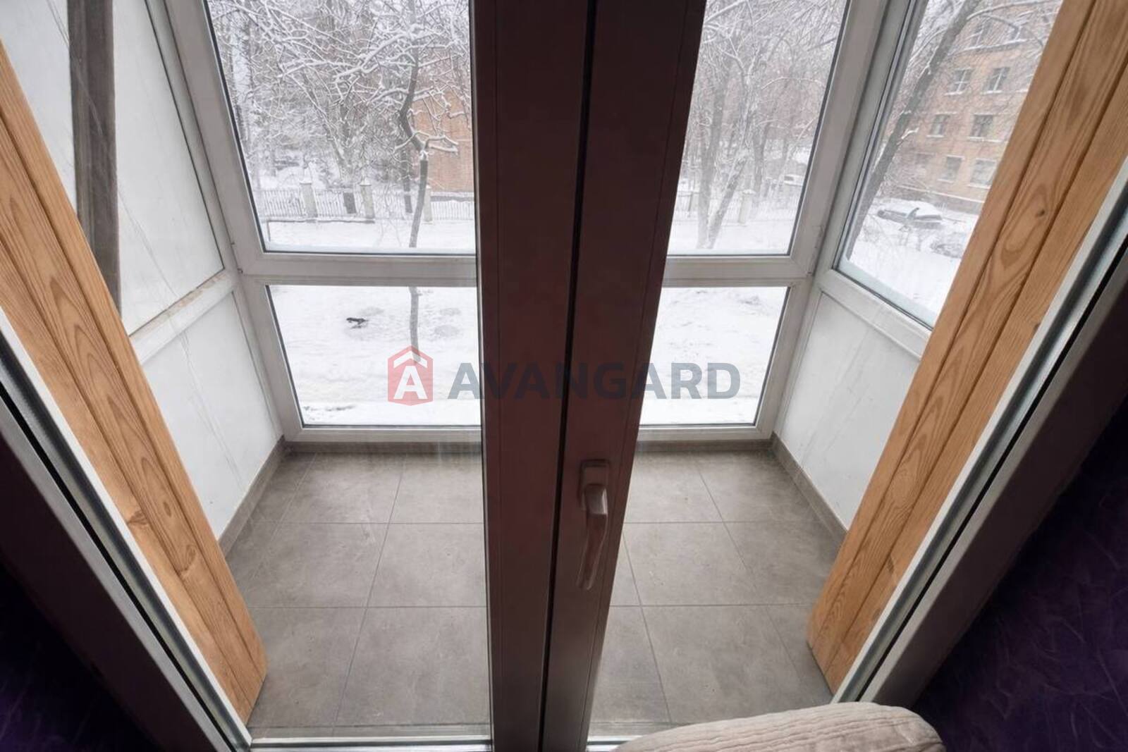 3 ��. ��������, 70/40/8 ��. �., 2/5 ������ ���� 9