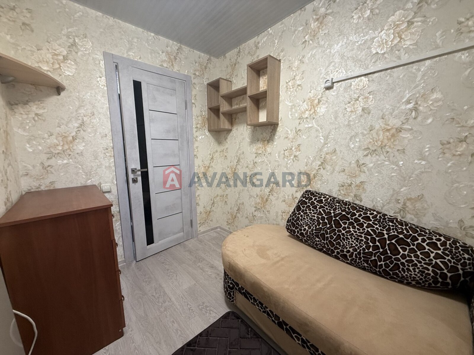 2 ��. ��������, 38/-/7 ��. �., 1/2 ������ ���� 7